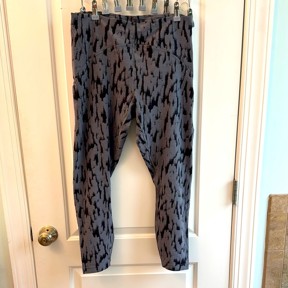Lululemon InStill High-Rise Tight 25". size 12.